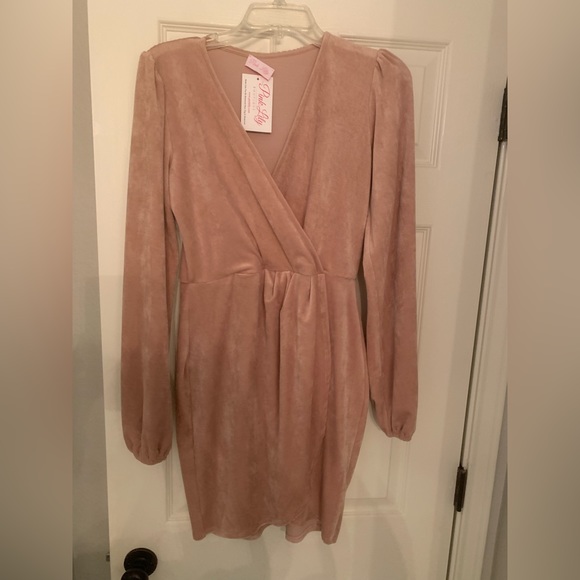 white cotton long sleeve maxi dress White V Neck Smocked Cut Out Long Sleeve Maxi Dress Medium